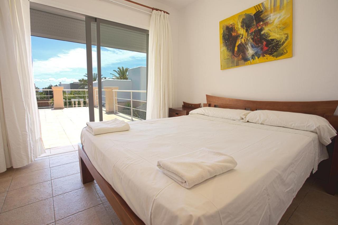 Villa Tom Is Near To Playa Den Bossa Sant Jordi de ses Salines Exterior foto