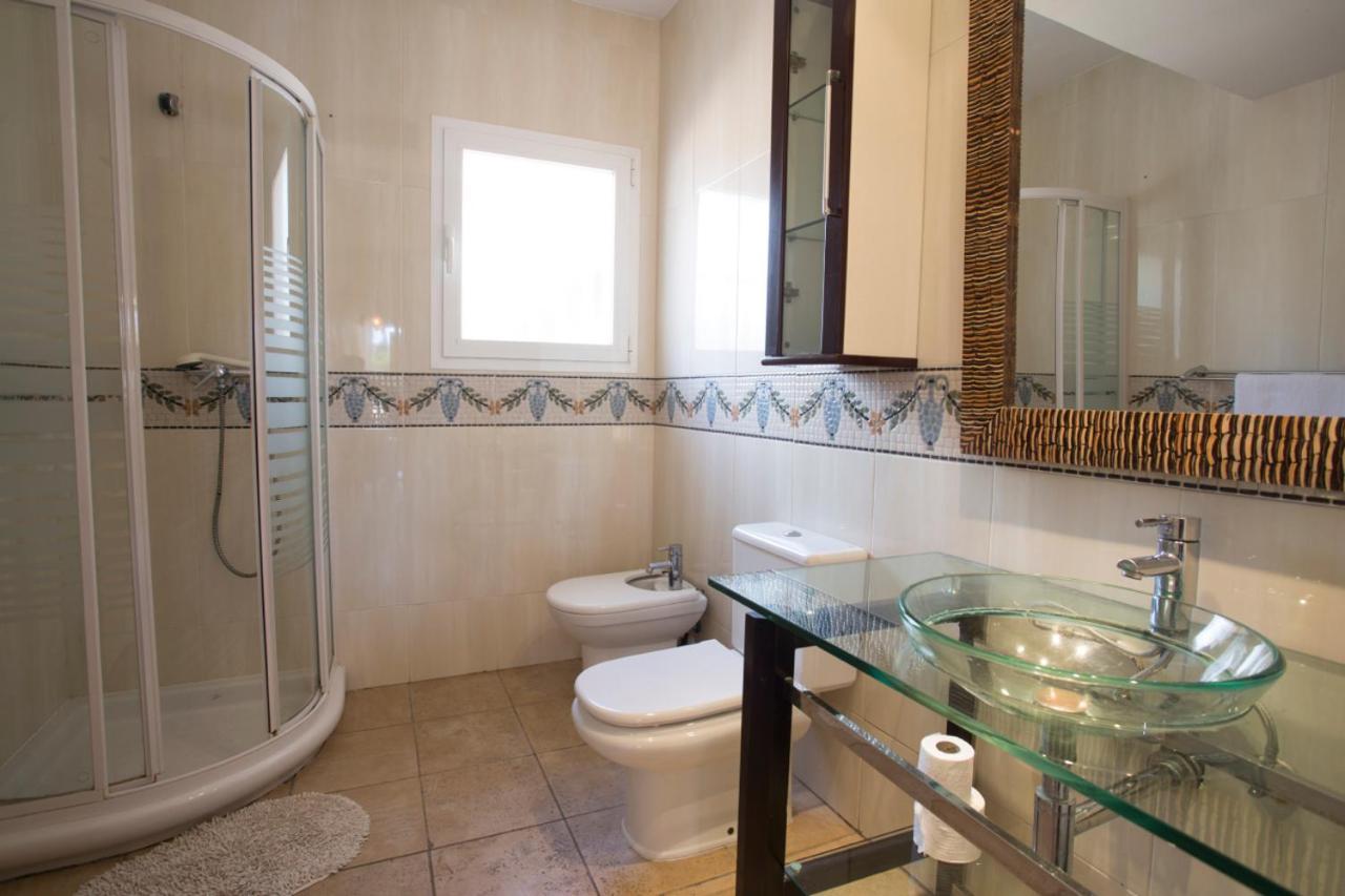 Villa Tom Is Near To Playa Den Bossa Sant Jordi de ses Salines Exterior foto