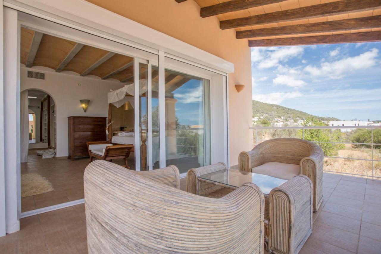 Villa Tom Is Near To Playa Den Bossa Sant Jordi de ses Salines Exterior foto